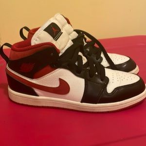 Jordan’s air 1 red,black and white size 3y
